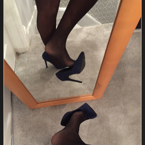 * ANOTHER SHOE DANGLE *. &hellip; #shoedangle #shoeaddict #footaddict #tightsaddict #pantyhose