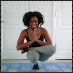 blackyogasuperstars:  Photo by simplyfitandcurvy Click https://instagram.com/p/0VcynpTKhv/ to communicate with them. ..I was tagged to #stopdropandyoga by the lovely yogi @mygirlsmylife78 thanks for tag 