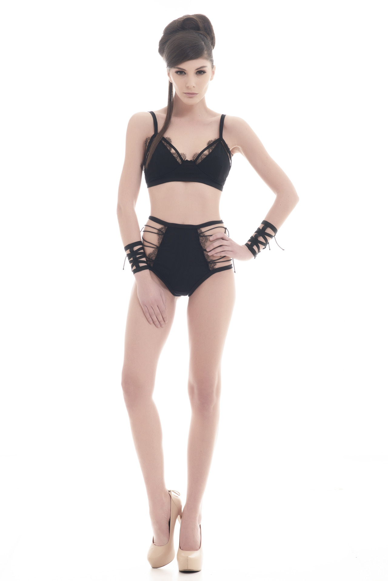 bellabellaboutique:  Ludique 