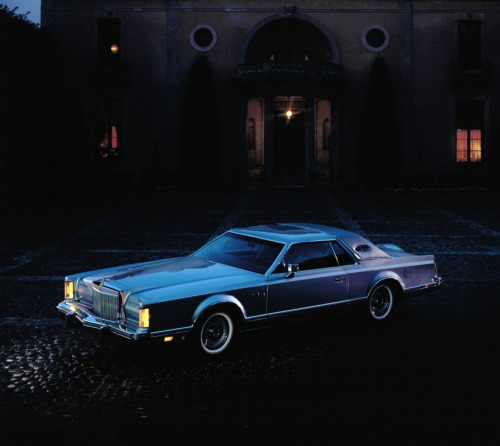 creme-de-synthe:  Lincoln Continental Mk V. 