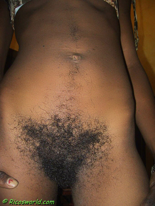 Porn Pics Manuela thick hairy bush and treasure trail.