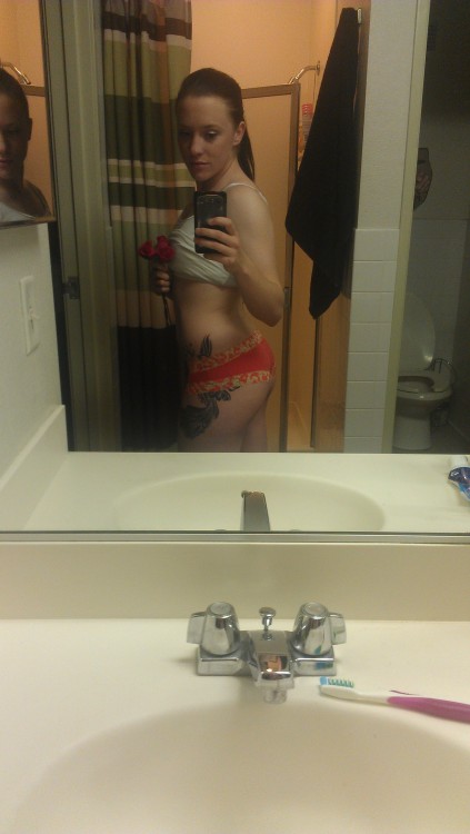 marinewife2469:  mymarinemindpart2:  Sexy Selfie Marine pt 3  Hot set of this sexy Marine girl