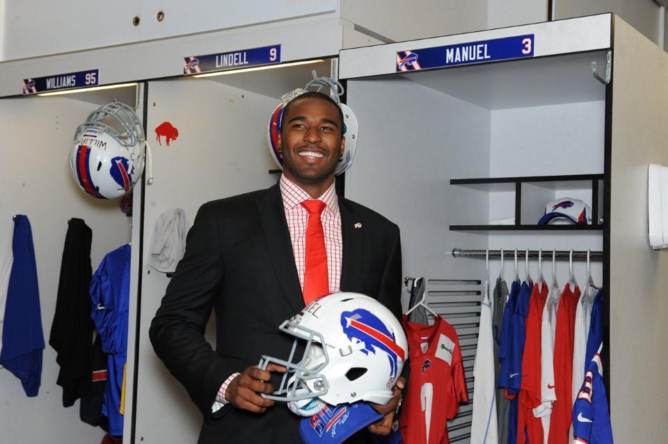 000gooby:  Ej Manuel arrives in buffalo 