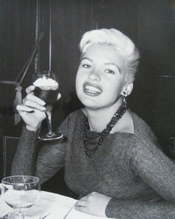 jaynemansfield-poedie:  Jayne Mansfield 