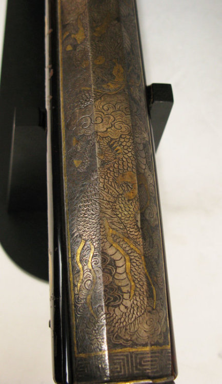 A lovely gold and silver engraved Japanese matchlock pistol, Late Edo Period.