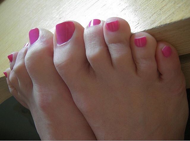 lovestoesandsoles:  10 toes of beauty.