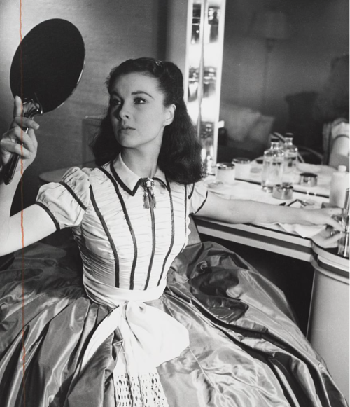kendrajbean:  Vivien Leigh photographed in her trailer by Louise Dahl-Wolfe during the filming of Gone With the Wind. 