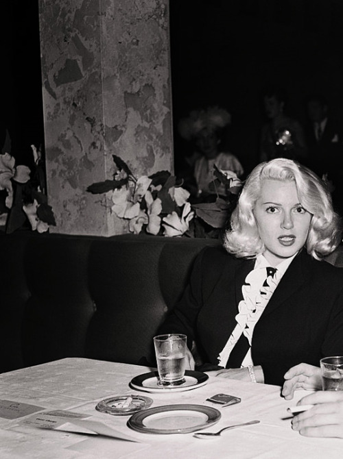 gregorypecks:Lana Turner at Ciro’s.