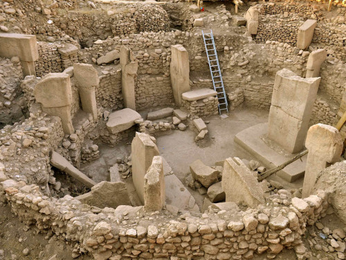 historyarchaeologyartefacts: Gobekli Tepe, possibly an ancient temple. Turkey, approx. 8000 BCE. [10