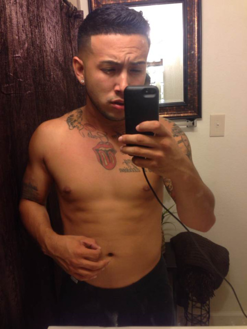 ayyniggaathough: j559h: Bomb ass James 21  Only @ j559h So Fallow!!!
