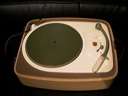 hpvinyl:  turntable, probably a german one