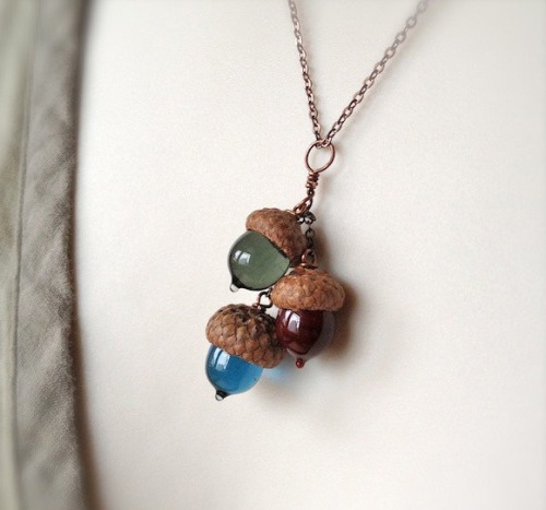 sosuperawesome:  Glass acorn necklaces by BullseyeBeads 