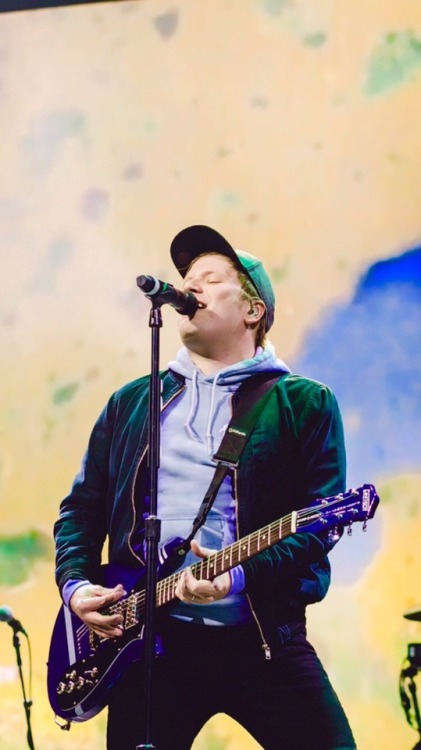 lockscreensandwhatever:patrick stump lockscreens x