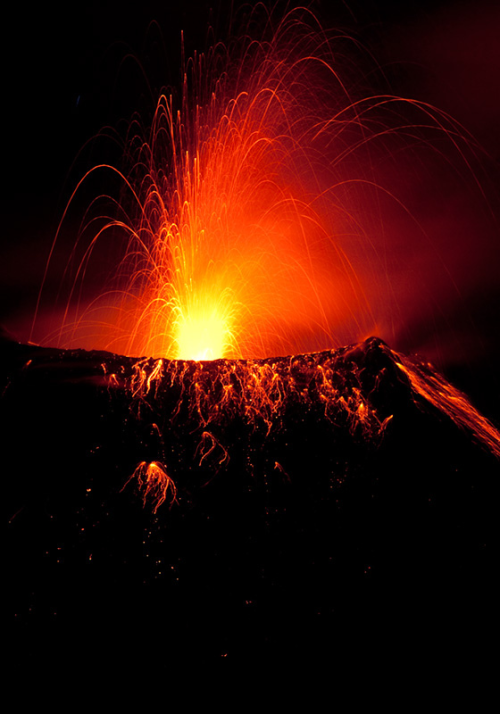 Porn oecologia:  Tungurahua (Ecuador) by sebastian photos