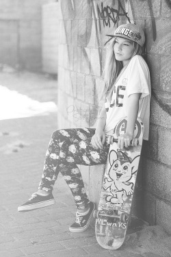 skate-girlz:  Skate girl http://skate-girlz.tumblr.com/