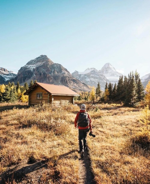 &ldquo;Hello, mountains. You called?&quot;⠀ #campbrandgoods #keepitwild⠀ ⠀ Photo by: @stevin