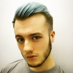 strange-wuff:Hair game is strong today. #bluehair #washout #selfiegameweaktho  OMFG SO HAWWWTTT /)/////(\