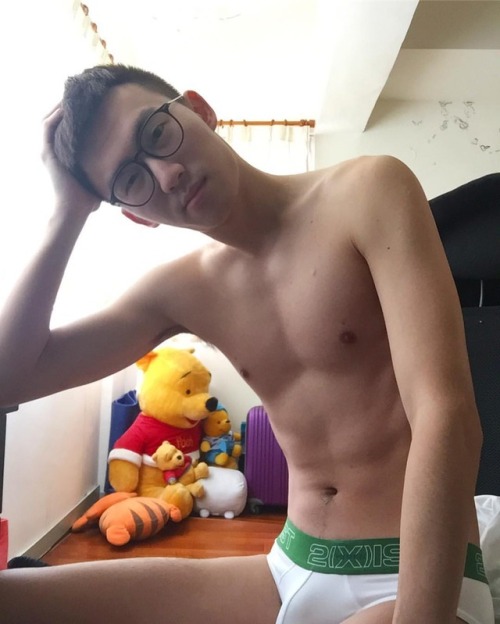 huashiangchieh: 強迫自己運動第10天！ #2xist #fitness #underwear