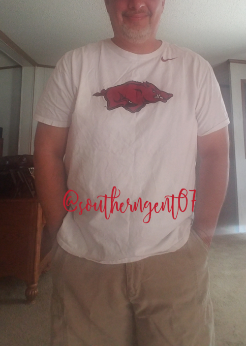 I always rep my beloved Arkansas Razorbacks win or loose. Whoo Pig Sooie! Have a wonderful day lol. 