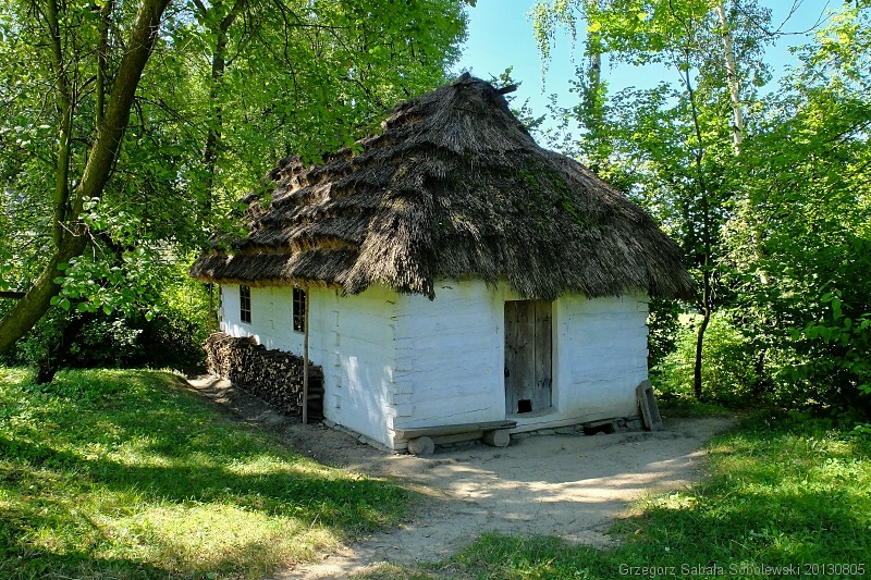 Old cottage from c. turn of 19th/20th centuries in the folk museum of Sądecczyzna (Sądecki region) in Nowy Sącz, Poland. The hole in the doors might have been an entrance for a cat or dog. Photo by Grzegorz Sabała.
