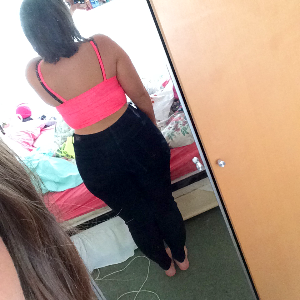 hipsthighsandblueeyes:  I wish I was brave enough to wear a jeans and crop top combo