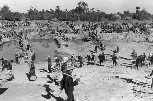 liacchin:titovka-and-bergmutzen:peashooter85:Year Zero in Cambodia,In 1975 a group of guerrilla figh