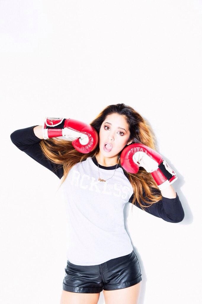 villegas-news:  HQ pics of Jasmine’s photoshoot with Young and Reckless