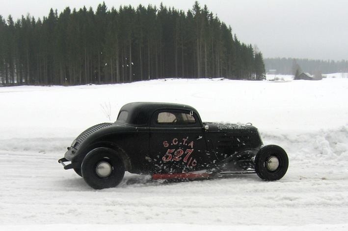 brainfreezzze:  hotrodzandpinups:  Winter wonder rods  Love seeing pictures of hotrods