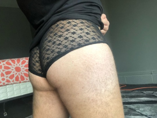 mediokurrr:  I genuinely cant tell if these look good on me or not…