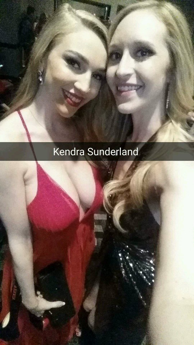 iamgingerbanks:  Oh hi boys, have you missed me?Some pics from AVN in Vegas, super