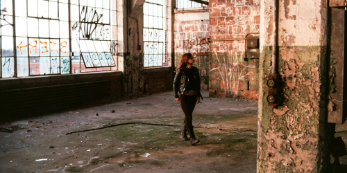 shitjimmyshoots:   Ali Crider | Hattie Watson (Philadelphia, 2014) 