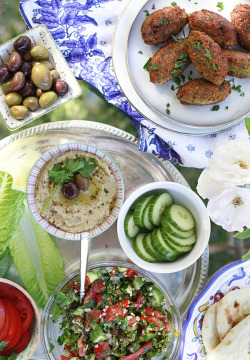 vegan-yums:  A Simple Middle Eastern Dinner with An Edible Mosaic (Vegan) / Recipe   yummy