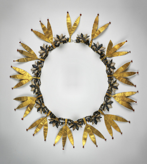 theancientwayoflife:~ Wreath/Queen Shubad’s headdress.Place of origin: Iraq, UrMedium: Shell, gold, 