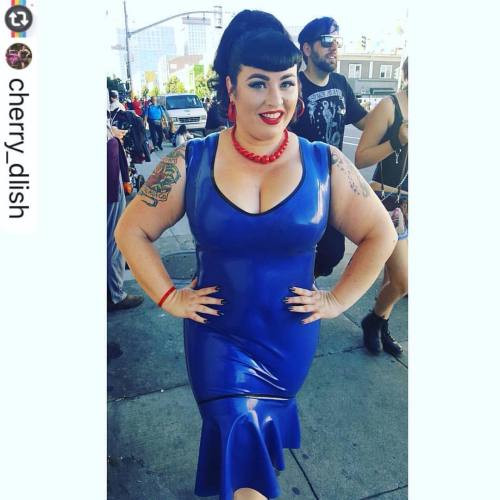 Photos of sexy babes in #lustlatex at #folsomstfair are popping up - love it! #Reposting @cherry_dli