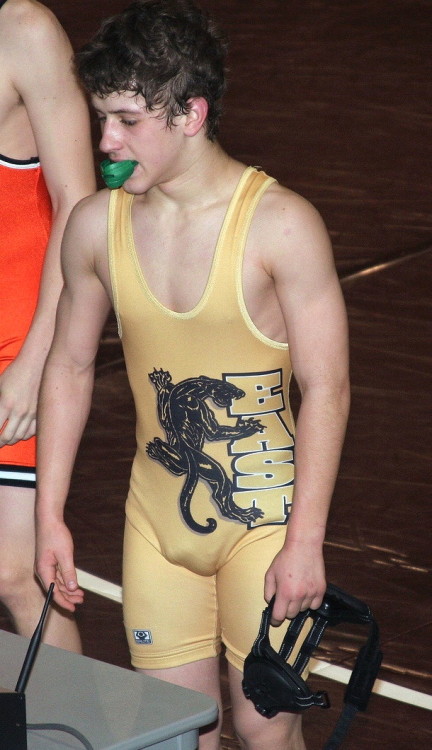 joxxtrap:  Wrestlers… yum!