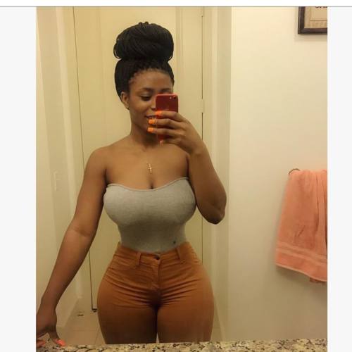 ebonys-paradise:  It’s easy to find horny