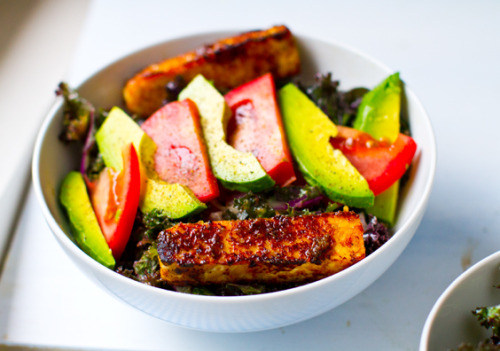 maliara:  Miso dipped tempeh over kale 