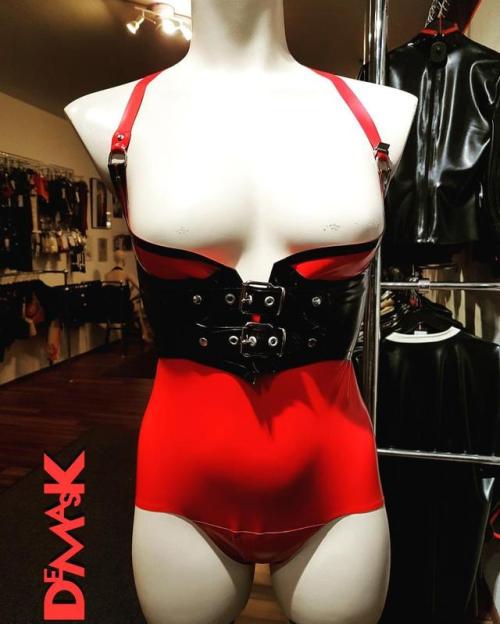 #demask #munich #shop #latex #rubber #fashion #underwear #bra #highwaist (hier: Demask Munich)