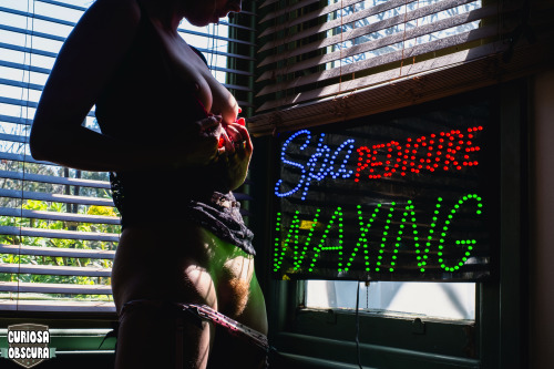 curiosa-obscura:  Waxingfollow us for more homemade nudie pics ;)