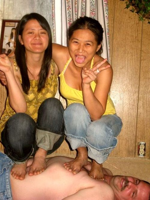 Vietnamese girls trample tourists. The guy likes it, and girls have fun :)&hellip;tanned fe