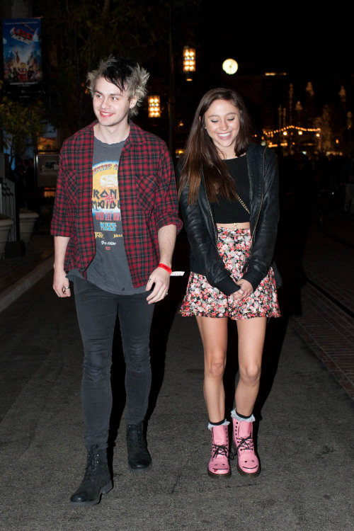 fivesource:[HQS] Michael Clifford seen leaving the movie theater at the Grove with a date - Januar