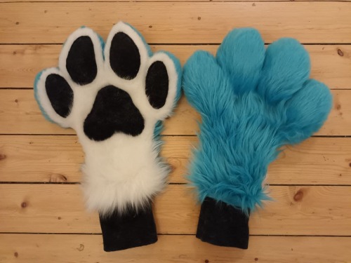 What if I made vibrant hand paws to match the vibrant tail :0…!!Nightly sewing adventures: bo