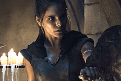 Caitlin Stasey As Keziah In I, Frankenstein (1/1)