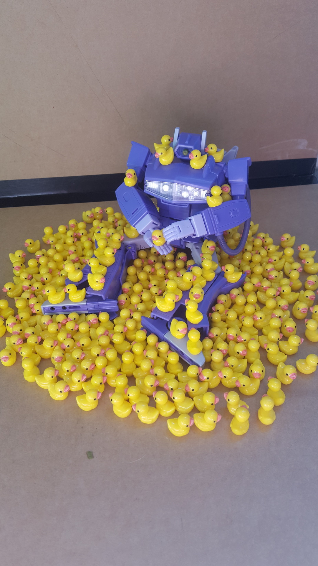 tfnatmostlyreblog:  he look so lonely but happy