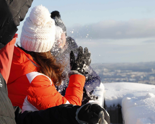 kateeoscarvalhos:É claro que a Kate não resistiria e jogou uma bola de neve na cara do William hahah