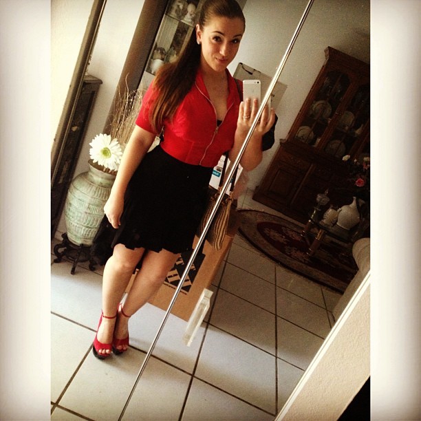 Rise and shine ;) #InstaSize #oldpost #internship #pretty #miamimodels #morning #redandblack