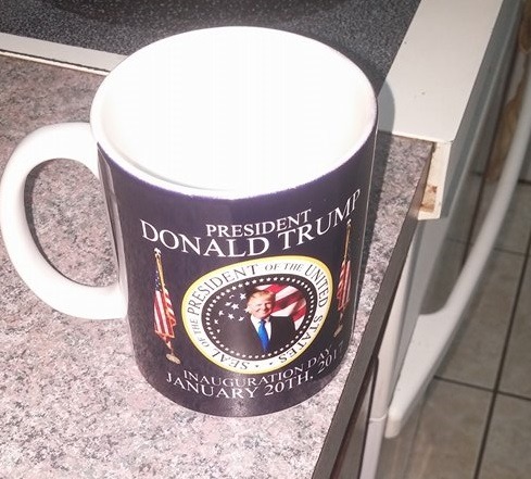 umaru-does-stuff:  umaru-does-stuff:  This is my Dad’s Donald Trump coffee mug