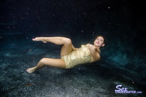 Super sexy girl underwater. 