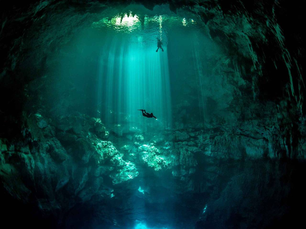 opticxllyaroused:    This Beautiful Underwater Cavern Vista Was Taken Beneath a Jungle