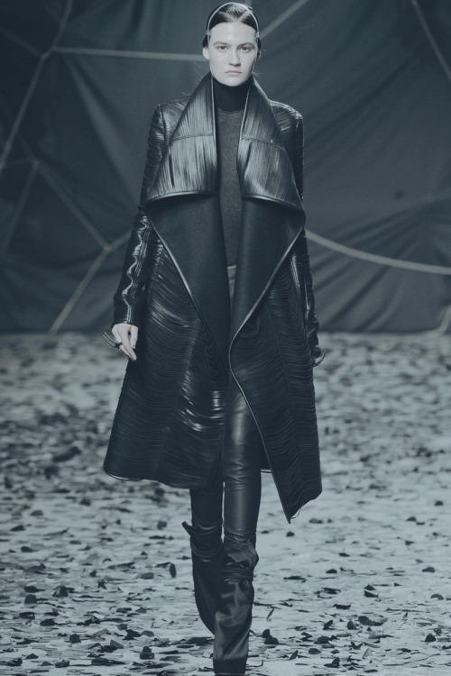 Gareth Pugh / Fall 2012 / RTW Model: Maria Bradley